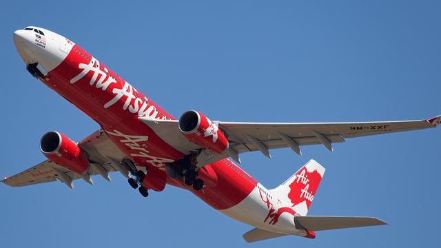 Розбитий літак AirAsia надсилає сигнали