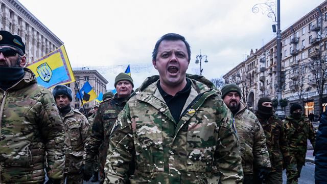 Батальон "Донбасс" во главе с Семенченко требуют отправки в зону АТО Батальон "Донбасс" во главе с Семенченко требуют отправки в зону АТО