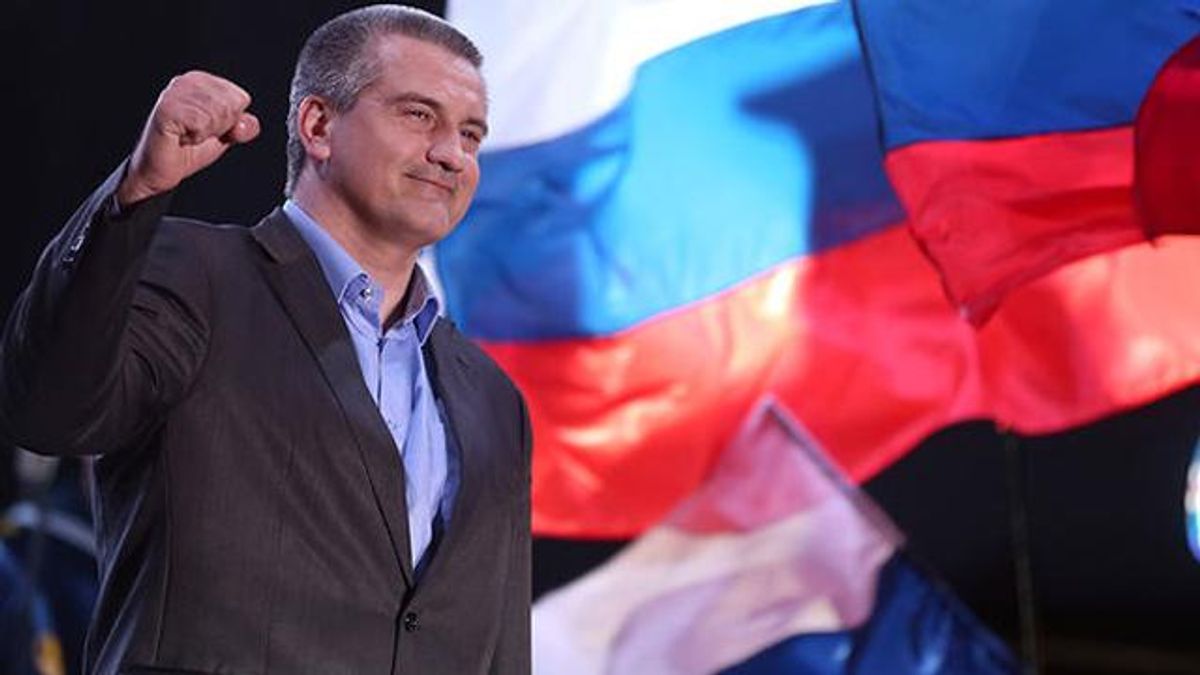 В Крыму "народная милиция" "отжимает" частную собственность в пользу "правительства", — NYT