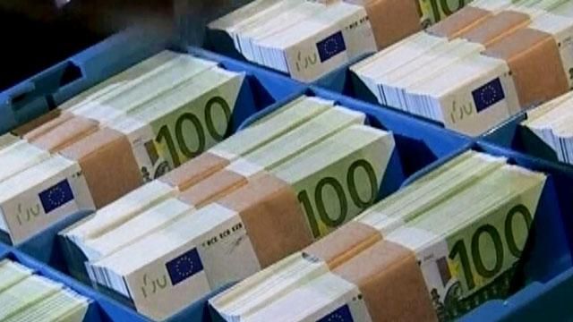 Евро может стать дешевле доллара Евро может стать дешевле доллара