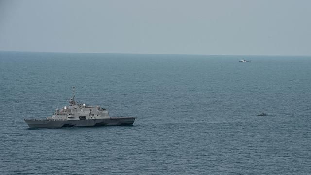 Индонезийские спасатели нашли второй "черный ящик" самолета AirAsia, — СМИ Индонезийские спасатели нашли второй "черный ящик" самолета AirAsia, — СМИ