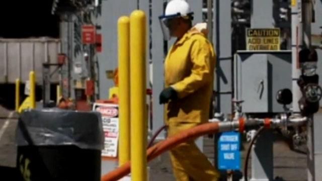 Нефть продолжает дешеветь: за баррель — 46 долларов Нефть продолжает дешеветь: за баррель — 46 долларов