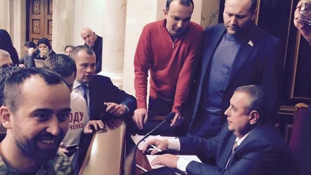 Нардепи змусили написати урядовця відмову від статусу учасника АТО