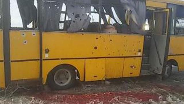 Появились фото расстрелянного в Донецкой области автобуса