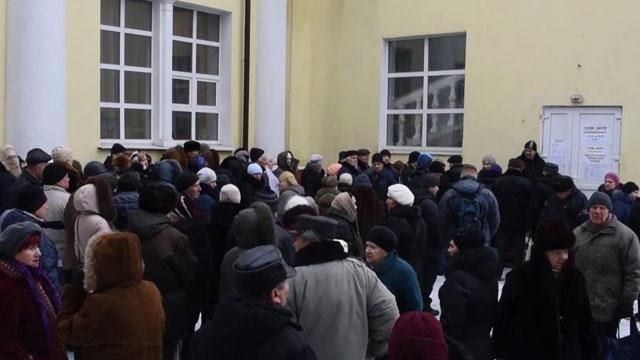 В окупованому Донецьку — черги за "гуманітаркою" В окупованому Донецьку — черги за "гуманітаркою"