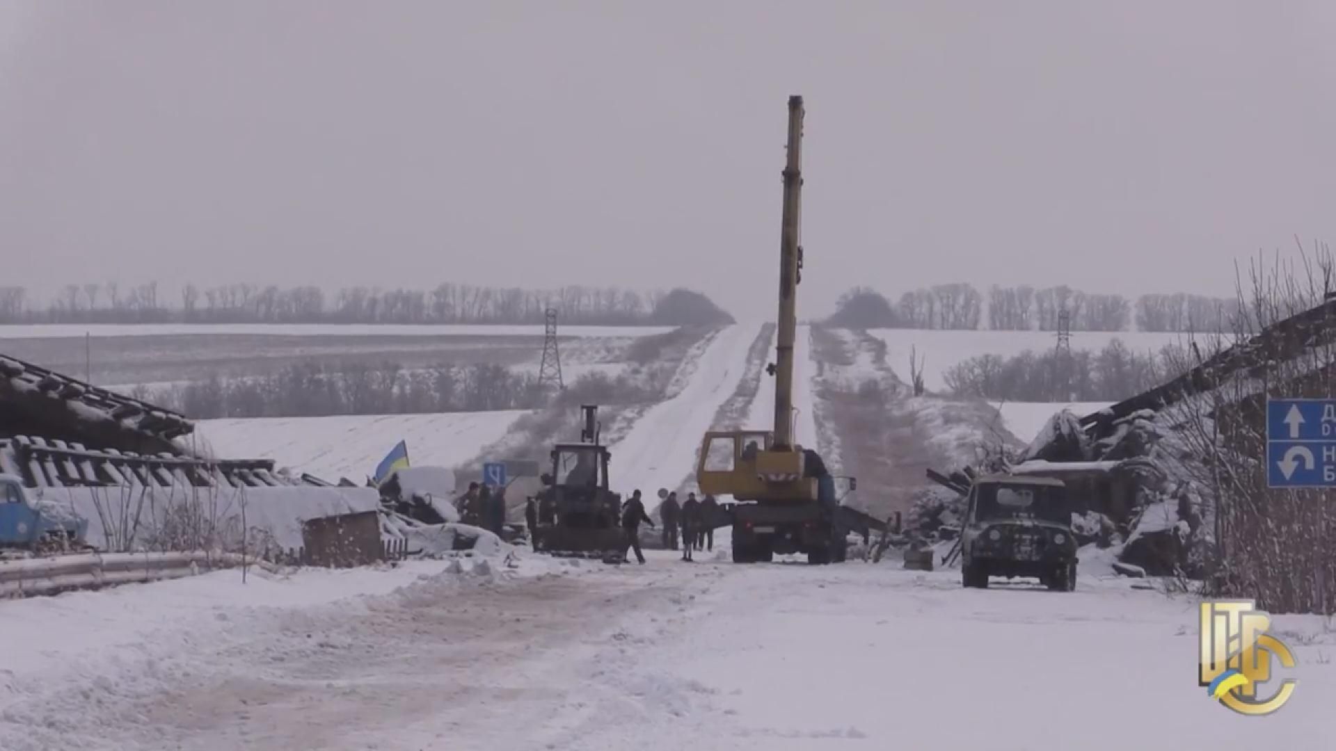 Відновлено дорогу зі Слов'янська в Маріуполь