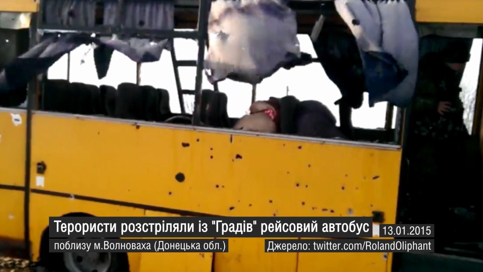 Найактуальніші кадри 13 січня: розстріляний автобус, зруйнована вежа аеропорту