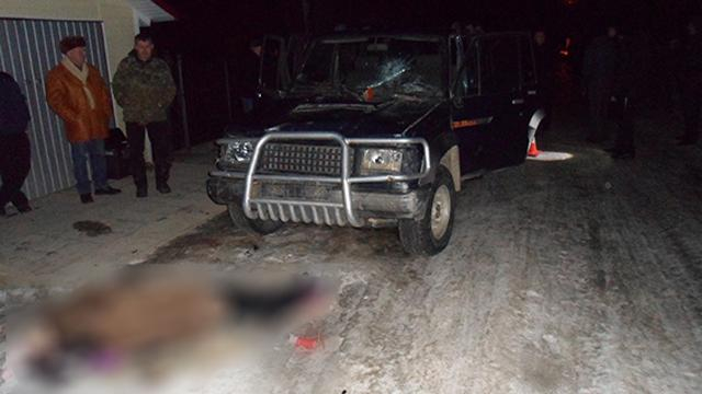 На Буковине джип въехал в толпу, погибла женщина