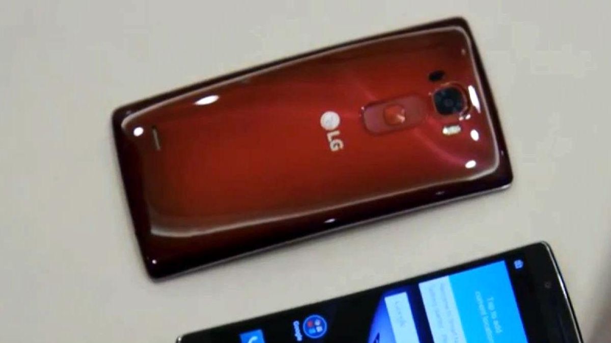 LG представила смартфон, который "заживляет "царапины