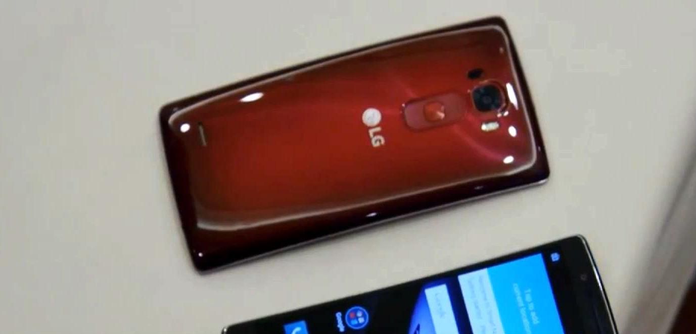 LG представила смартфон, который "заживляет "царапины