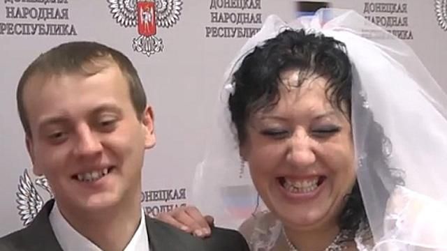 ТОП-свадьба террористов: боевики любят девушек выше себя и глубокие декольте ТОП-свадьба террористов: боевики любят девушек выше себя и глубокие декольте