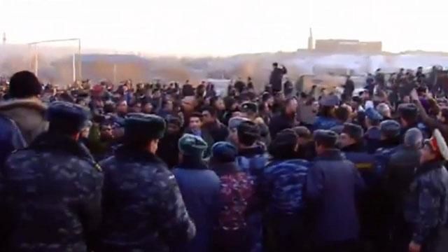 У Вірменії оточили військову частину Росії — вимагають видати солдата-убивцю У Вірменії оточили військову частину Росії — вимагають видати солдата-убивцю