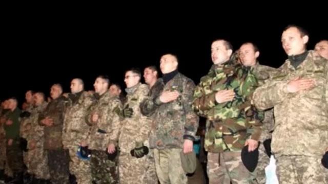 Самые актуальные фото 14 января: с Востока вернулись десантники, пикет под Минэнерго Самые актуальные фото 14 января: с Востока вернулись десантники, пикет под Минэнерго