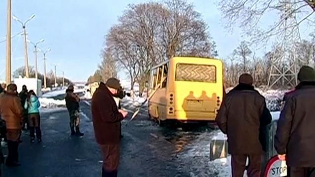 Семьи жертв трагедии под Волновахой получат материальную помощь Семьи жертв трагедии под Волновахой получат материальную помощь