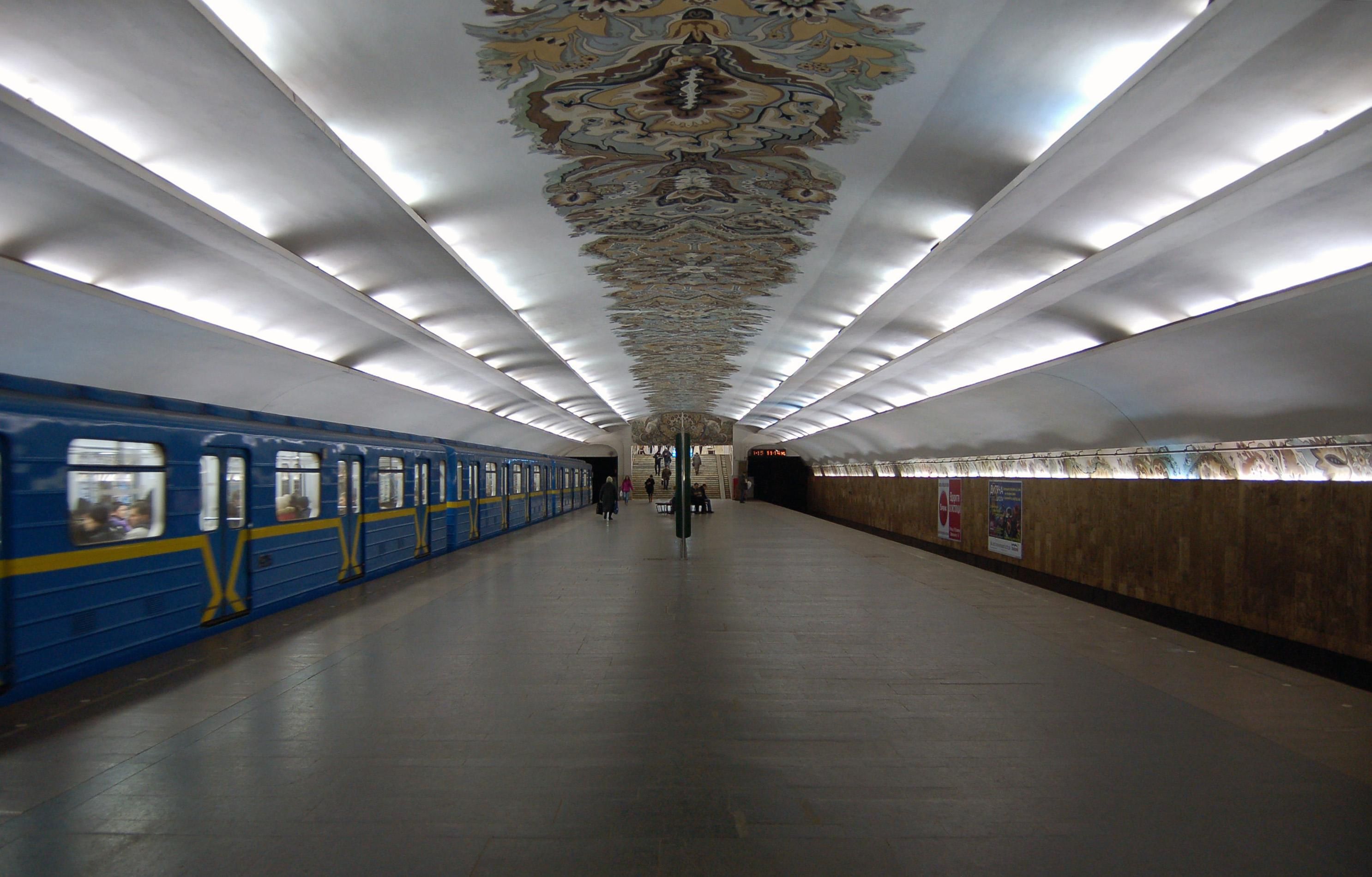 Киевский метрополитен остановит движение в память о погибших в Волновахе