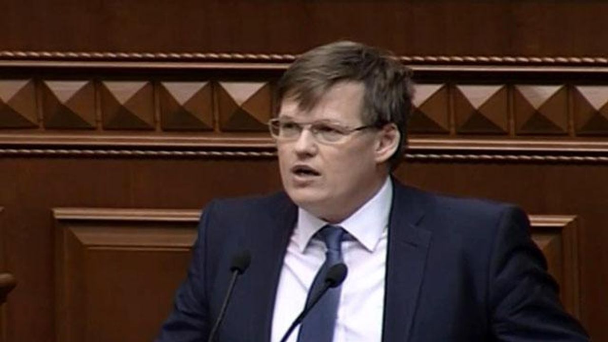 Мінсоцполітики хоче відправити в неоплачувану відпустку працівників з зони АТО Мінсоцполітики хоче відправити в неоплачувану відпустку працівників з зони АТО