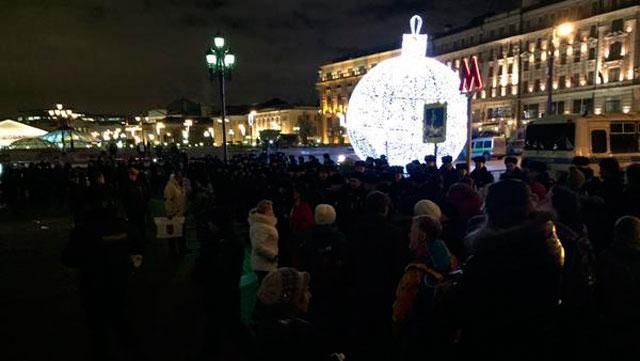 Под стенами Кремля россияне выкрикивали: "Не будет свободы — будет Майдан!" Под стенами Кремля россияне выкрикивали: "Не будет свободы — будет Майдан!"