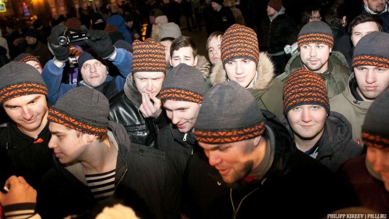 Российские титушки носят "георгиевские" шапки