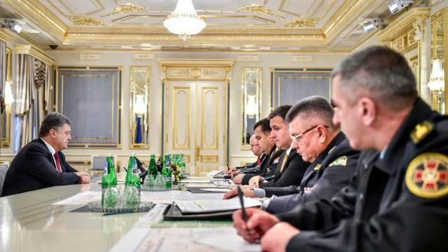 Порошенко собрал силовиков на совещание Порошенко собрал силовиков на совещание