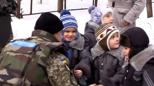 У Краматорську українські офіцери допомагають дітям