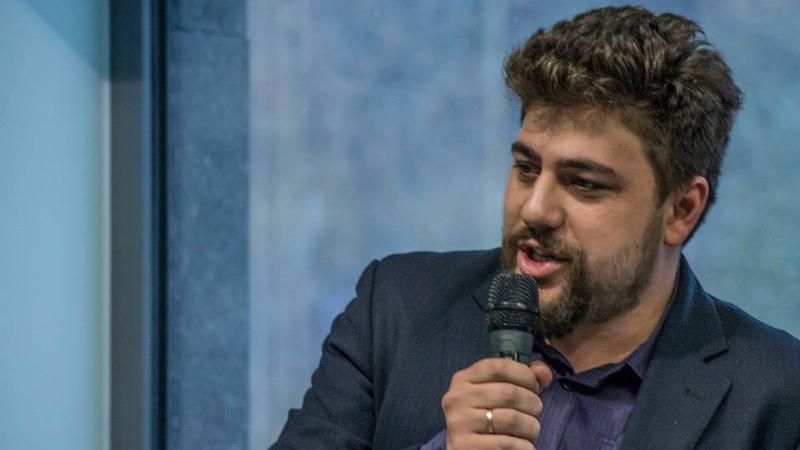 Про "кнопкодавство", люстрацію і недоторканність говоритимемо з експертом Андрієм Андрушківим Про "кнопкодавство", люстрацію і недоторканність говоритимемо з експертом Андрієм Андрушківим