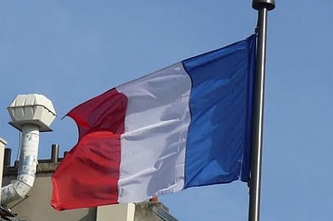 У Франції затримали чоловіка, який тримав заручників на пошті