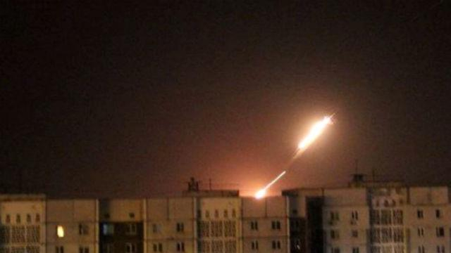 День в фото. Во Львове на коленях провожают погибшего, под Радой одинокий протестующий