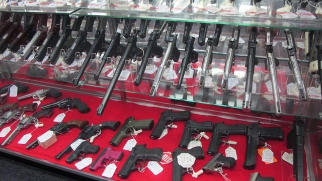 Купити легальну зброю вдвічі дорожче, ніж нелегальну, — експерт Купити легальну зброю вдвічі дорожче, ніж нелегальну, — експерт