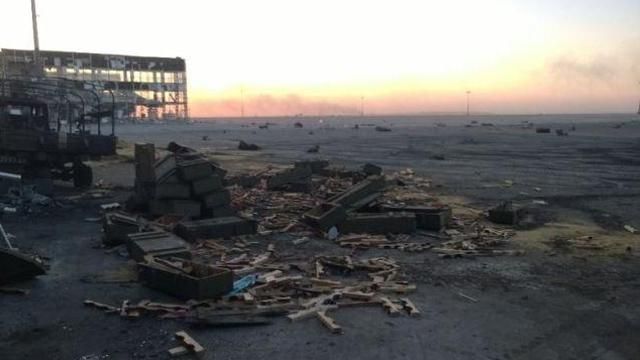 У донецькому аеропорту багато вищих чинів, — волонтер У донецькому аеропорту багато вищих чинів, — волонтер