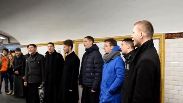 Гудзяк с семинаристами заколядовал в Париже