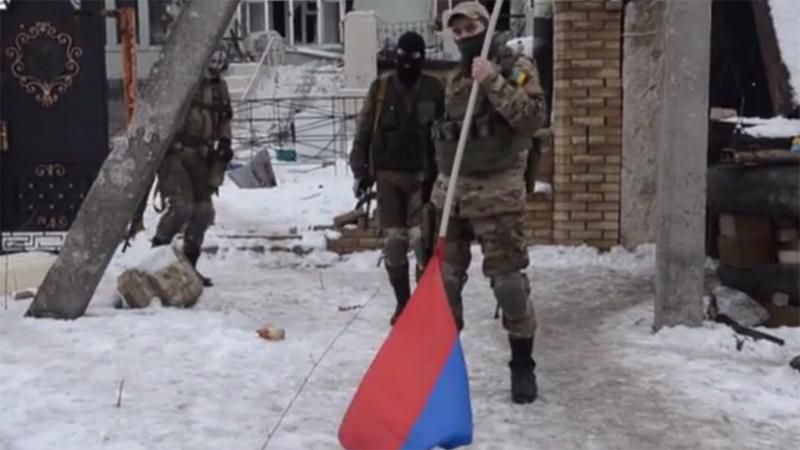 Наши воины сорвали российский триколор с террикона в пригороде Донецка