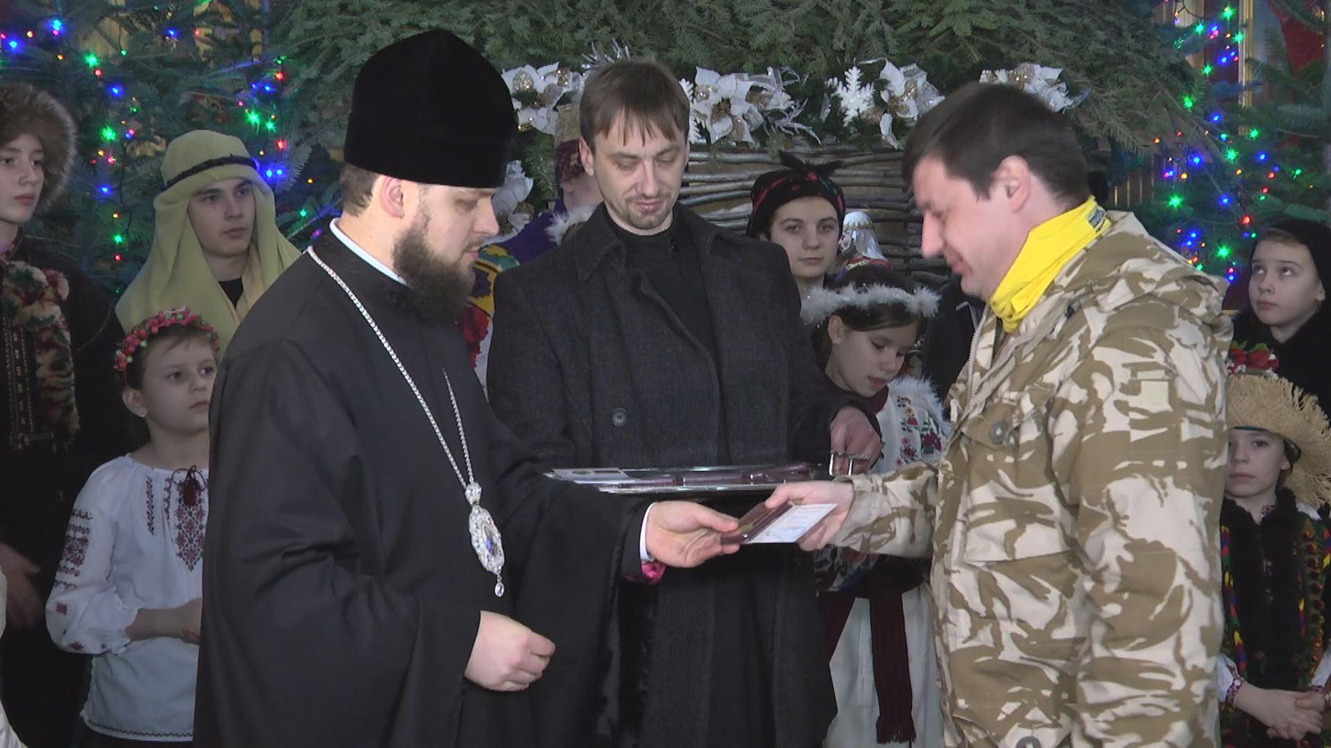 В Киеве патриаршими наградами наградили волонтеров