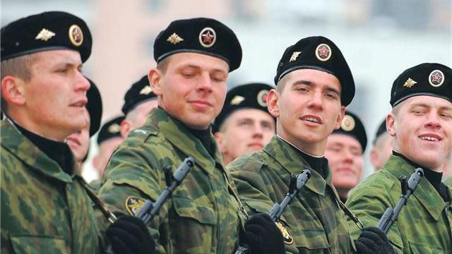 Киселев показал российских солдат в донецком аэропорту