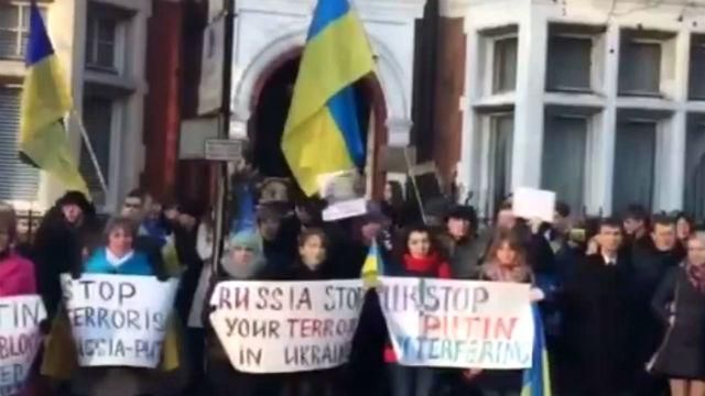 Пікет перед російським посольством у Лондоні