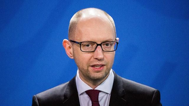 Яценюк подтвердил переправку из России в Украину техники и военных Яценюк подтвердил переправку из России в Украину техники и военных