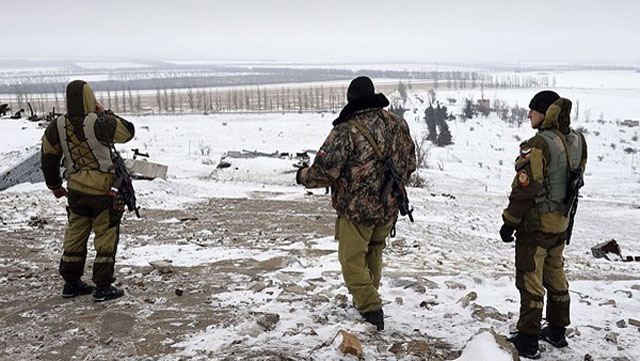 Терористи обстрілюють Сартану, люди тікають з дому у чому є Терористи обстрілюють Сартану, люди тікають з дому у чому є