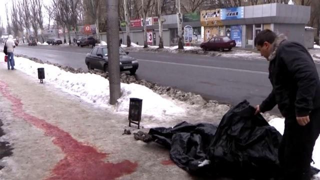 Донецк сегодня: артиллерийские залпы, реки крови и труп посреди улицы