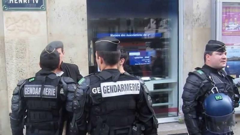 Во Франции задержали 5 россиян по подозрению в подготовке терактов Во Франции задержали 5 россиян по подозрению в подготовке терактов