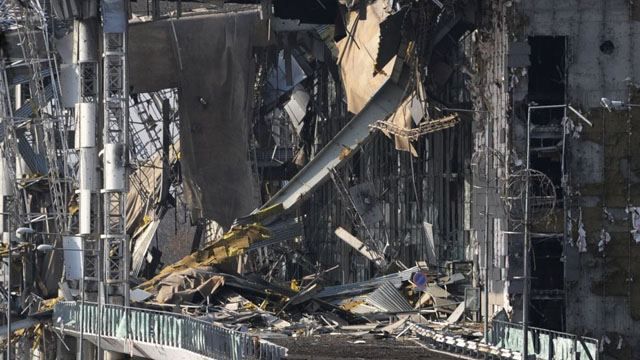 Взлетно-посадочная полоса донецкого аэропорта разрушена до основания, — спикер АТО Взлетно-посадочная полоса донецкого аэропорта разрушена до основания, — спикер АТО