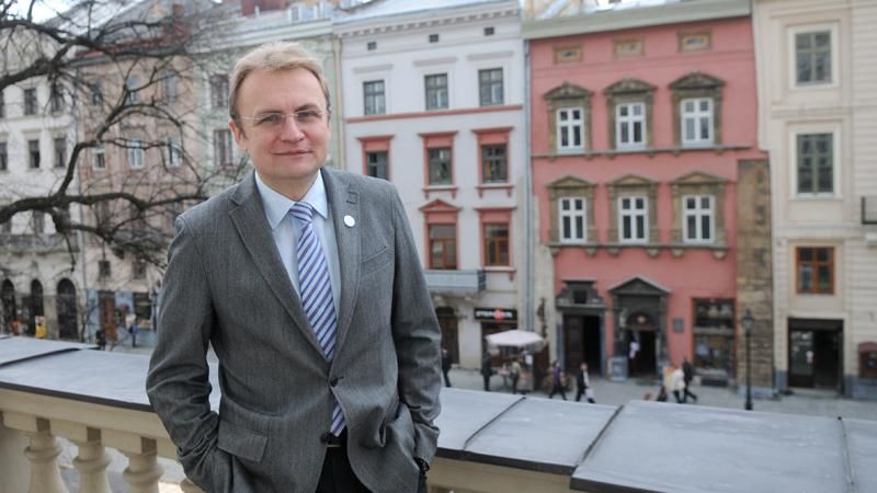 До Конституції потрібно внести зміни, які дозволять місцевим громадам встати з колін, – Садовий До Конституції потрібно внести зміни, які дозволять місцевим громадам встати з колін, – Садовий