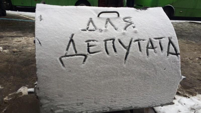 Беспорядки в Харькове: активисты хотят провести "мусорную люстрацию" Беспорядки в Харькове: активисты хотят провести "мусорную люстрацию"