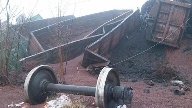 З’явилися фото підірваного потяга на Запоріжжі З’явилися фото підірваного потяга на Запоріжжі