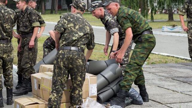 Волонтери розповіли, що найбільше потрібно "кіборгам"