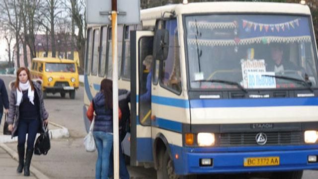 Украина прекратила перевозки в Крым по причине безопасности Украина прекратила перевозки в Крым по причине безопасности