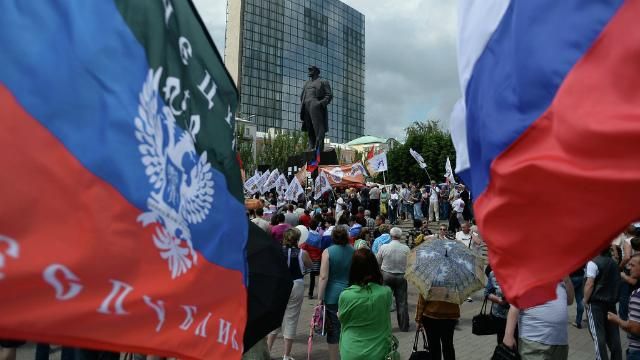 У Щасті і Станиці терористи вимагають вийти на мітинги проти української армії  