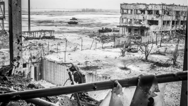 В районі донецького аеропорту не припиняються активні обстріли В районі донецького аеропорту не припиняються активні обстріли