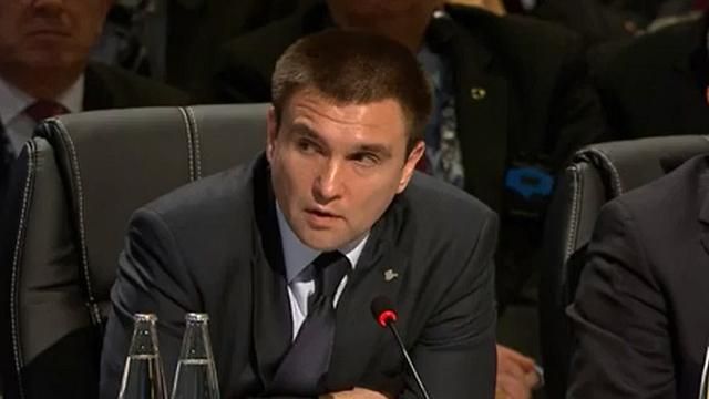 Климкин привез на встречу нормандской четверки вино, а Лавров опаздывает Климкин привез на встречу нормандской четверки вино, а Лавров опаздывает