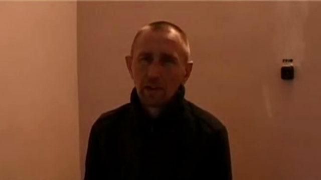 Полонений сепаратист хоче сказати "своїм", щоб склали зброю Полонений сепаратист хоче сказати "своїм", щоб склали зброю