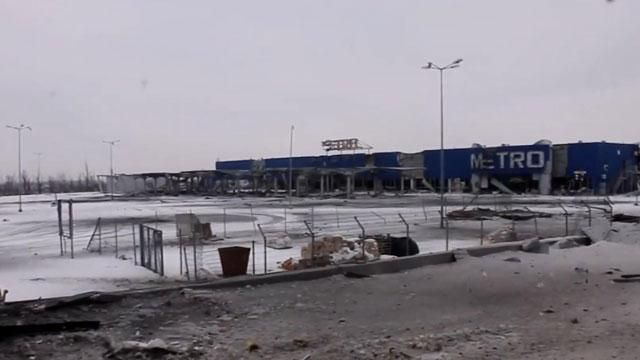 Торгові комплекси біля донецького аеропорту також знищені Торгові комплекси біля донецького аеропорту також знищені