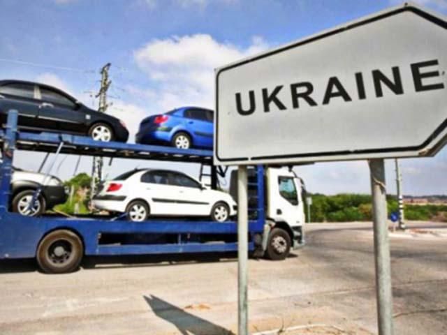 У фіскальній службі розповіли скільки Україна втратила через падіння автоімпорту